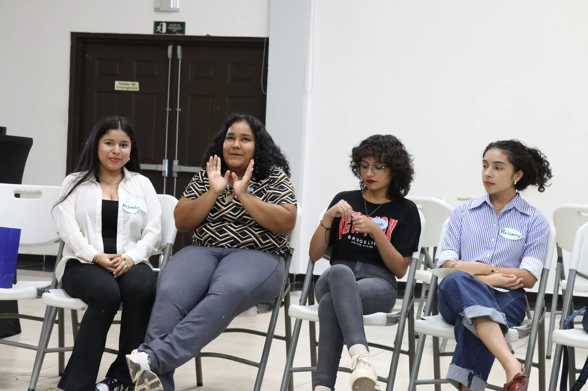 Intercambio de experiencias y participación durante una sesión del Taller UNAH.