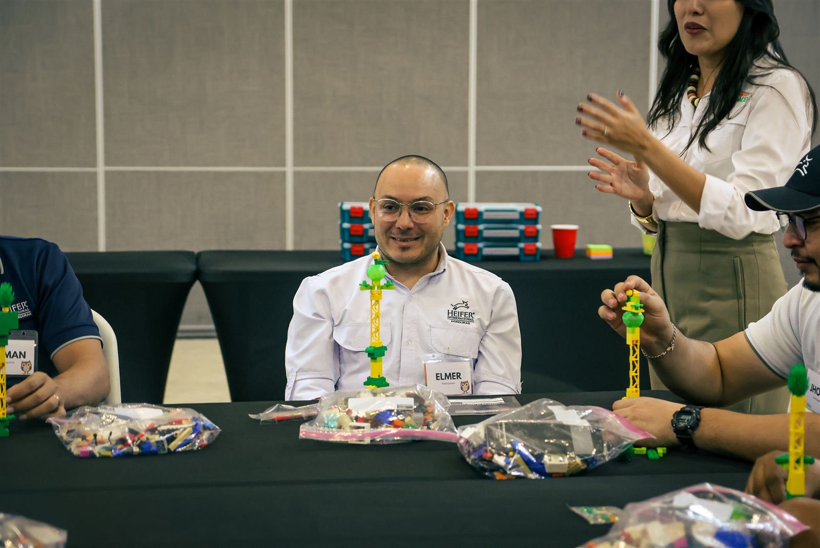 Facilitación con metodología LEGO® SERIOUS PLAY®.