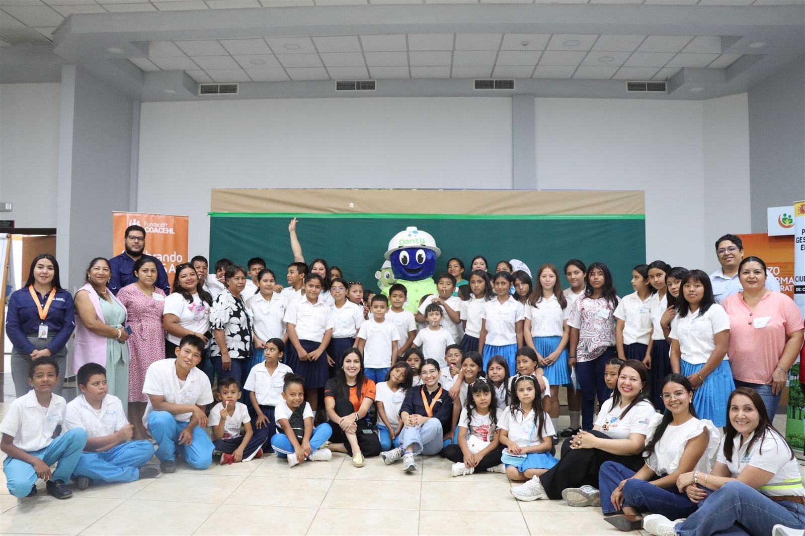 Comunidad educativa en una jornada de innovación pedagógica.